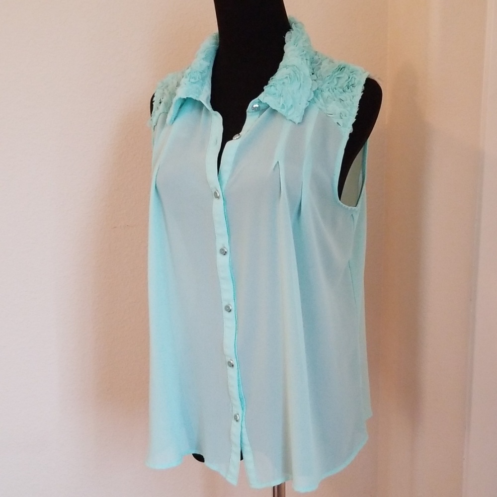 NY Collection sheer sleevelss blouse / shell
